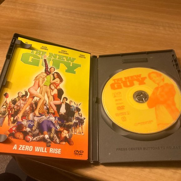 The New Guy (DVD) - Picture 3 of 3